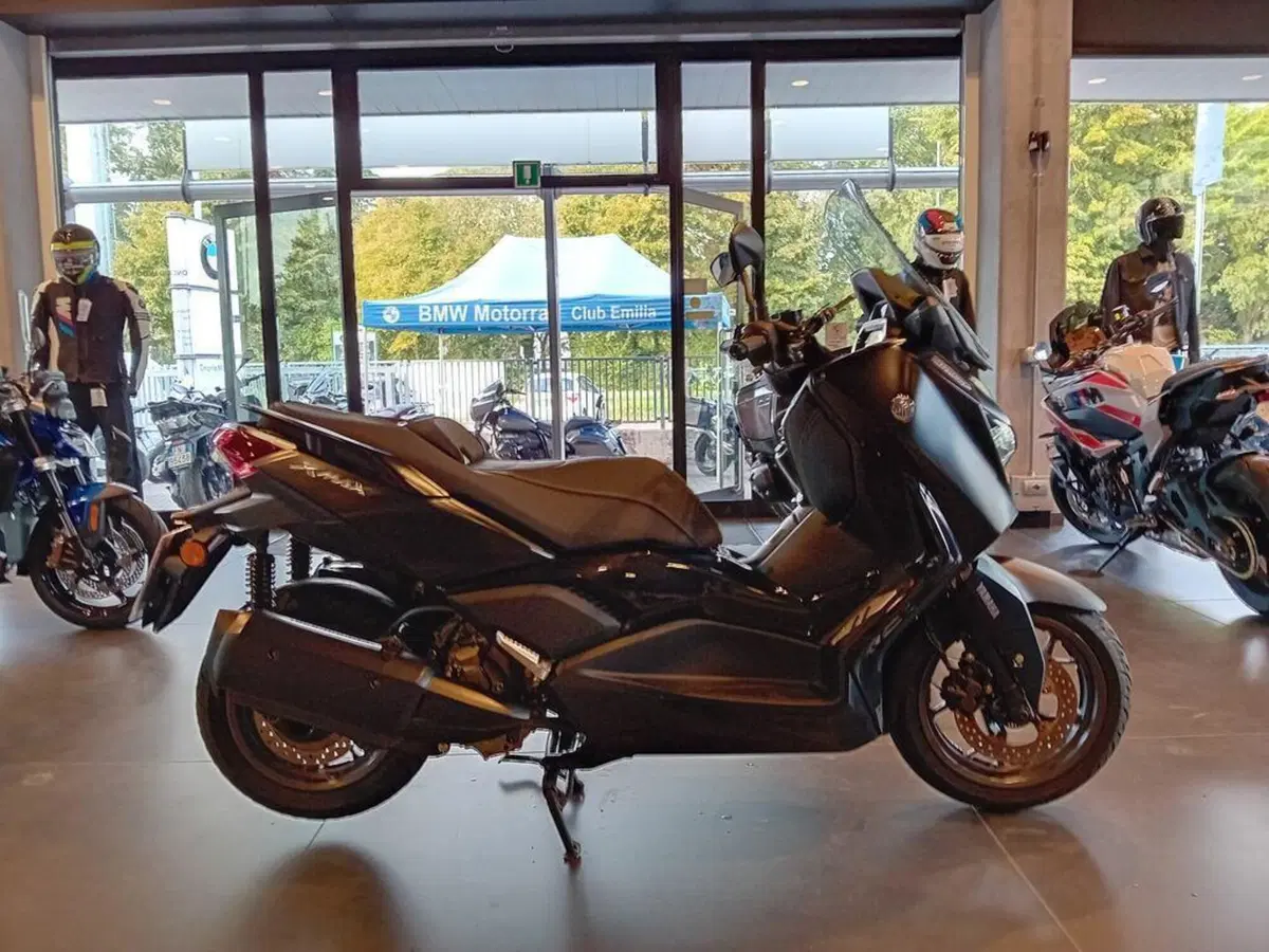 Yamaha X-Max 300 Tech Max (2021 - 24) (4)