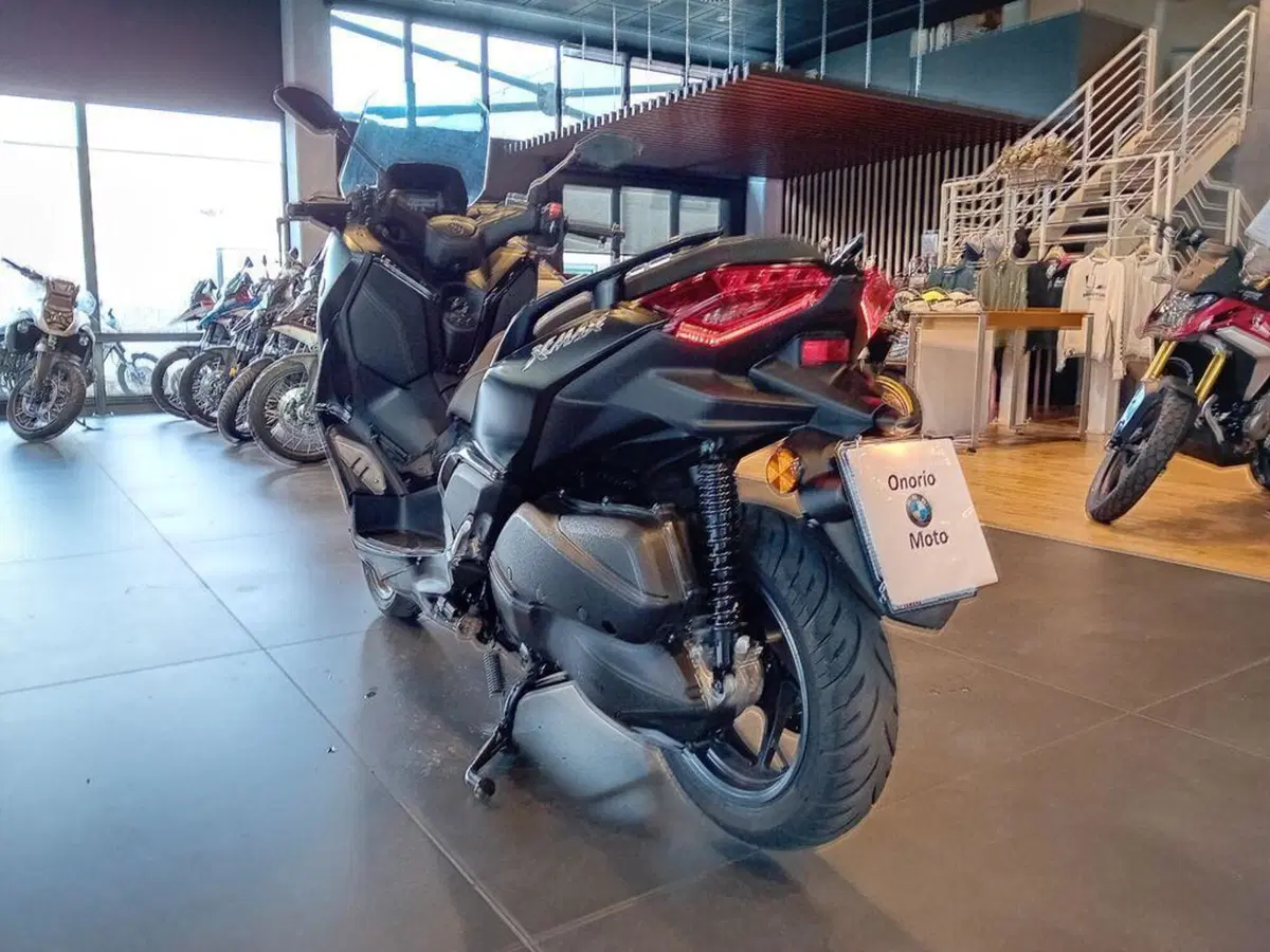 Yamaha X-Max 300 Tech Max (2021 - 24) (6)