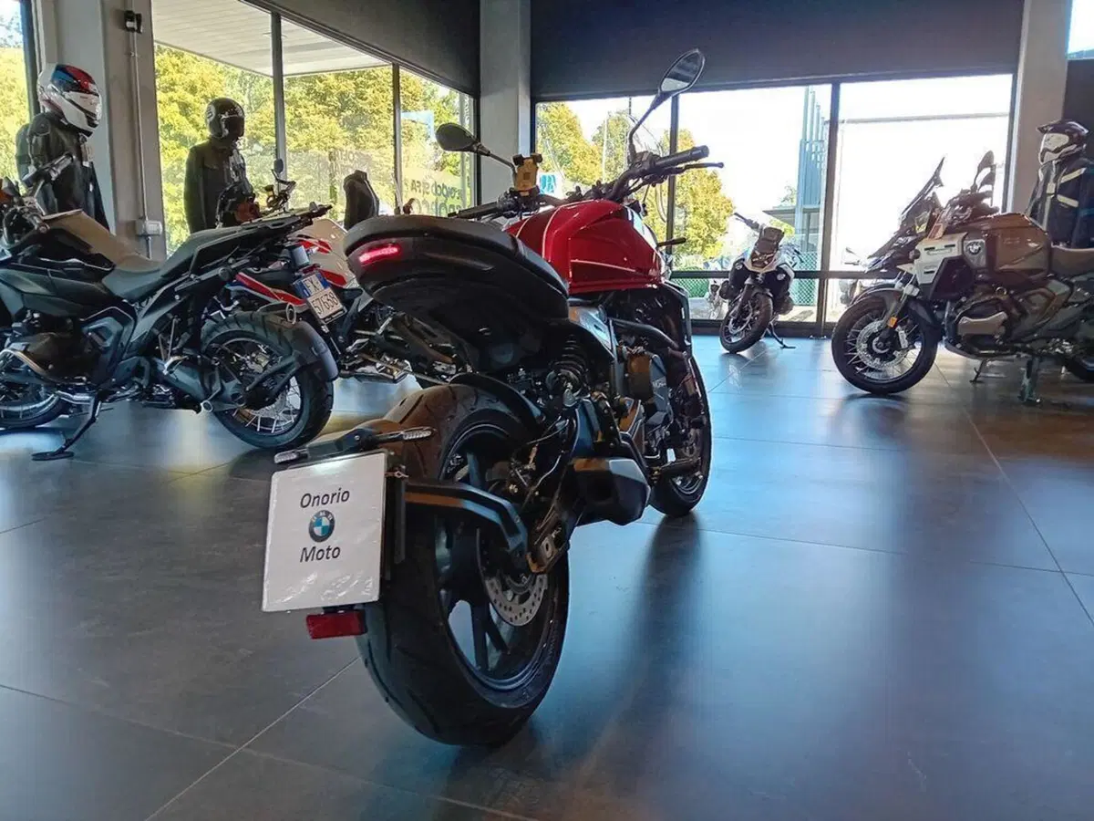 Moto Morini SEIEMMEZZO STR (2022 - 26) (5)