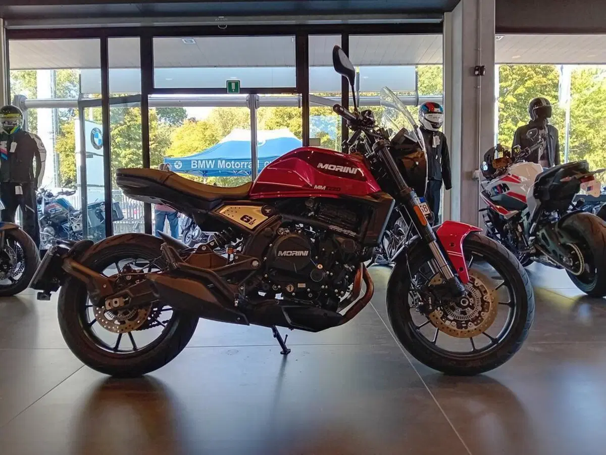 Moto Morini SEIEMMEZZO STR (2022 - 26) (4)