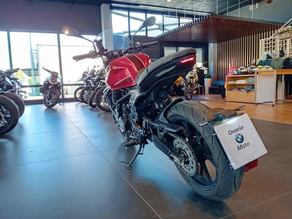 Moto Morini SEIEMMEZZO STR (2022 - 26) (6)