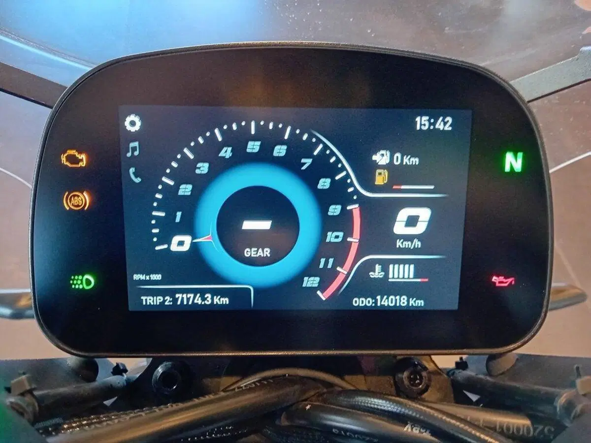 Moto Morini SEIEMMEZZO STR (2022 - 26) (8)