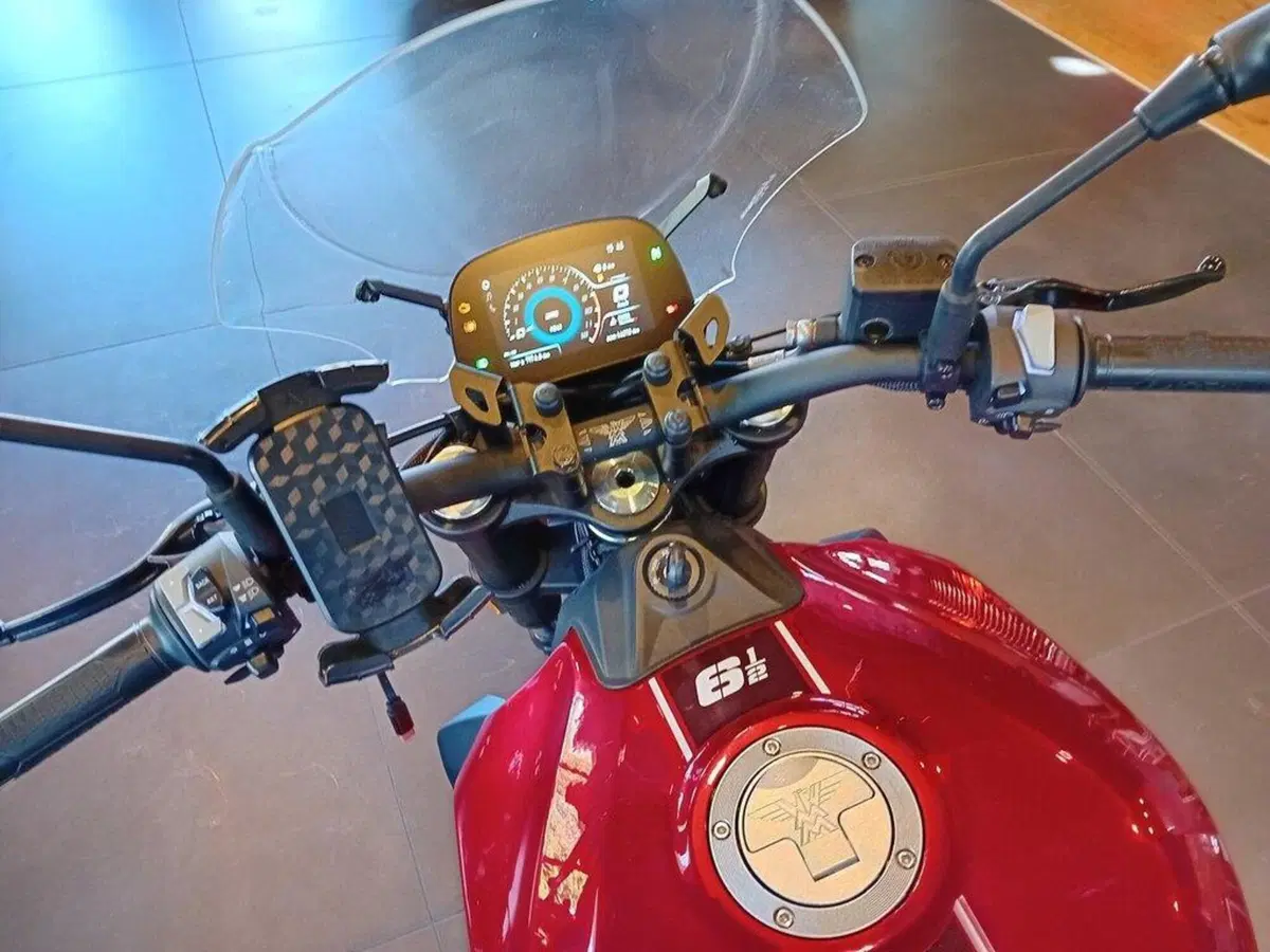 Moto Morini SEIEMMEZZO STR (2022 - 26) (7)
