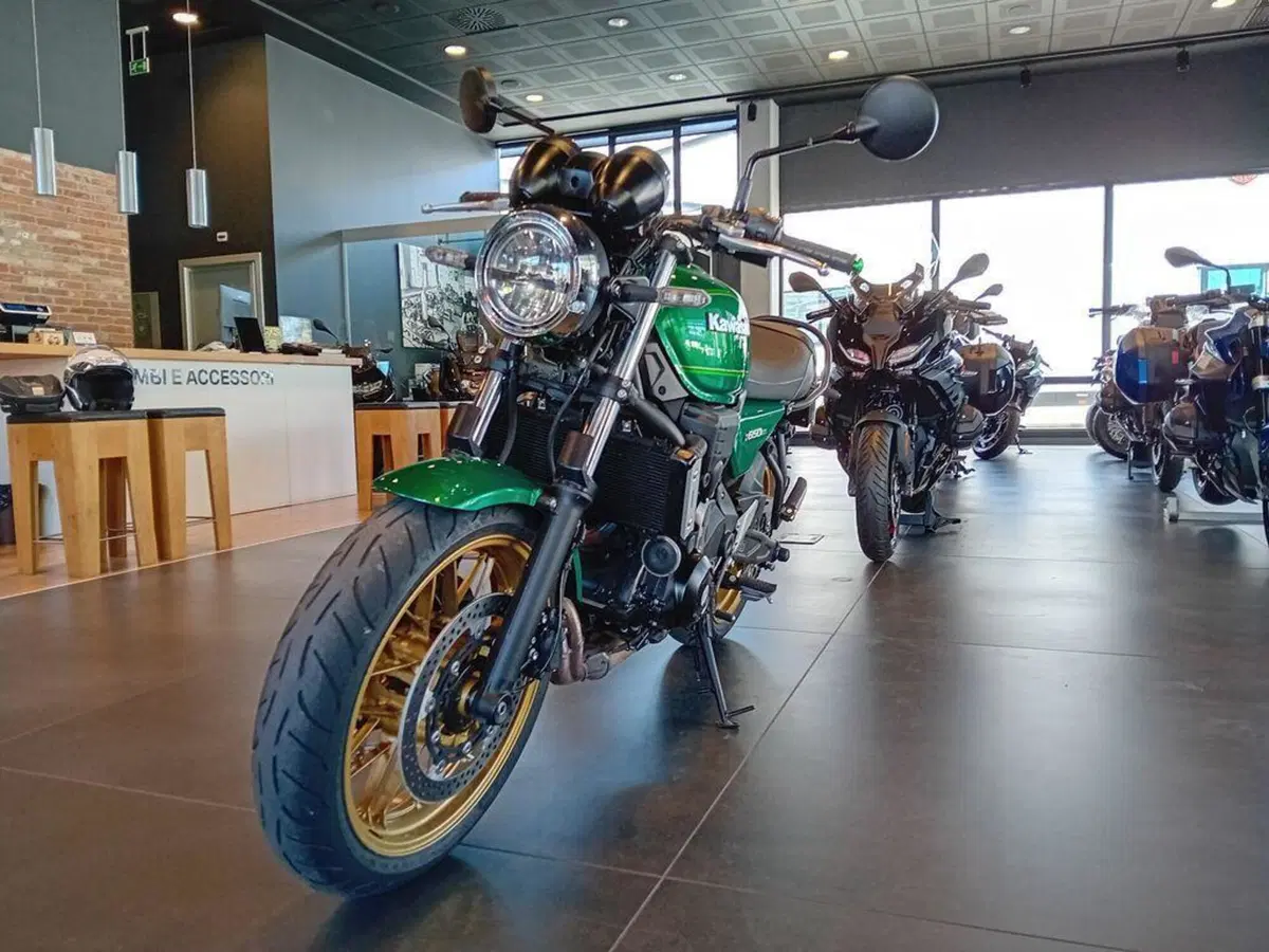 Kawasaki Z 650 RS 50th Anniversary (2022) (2)