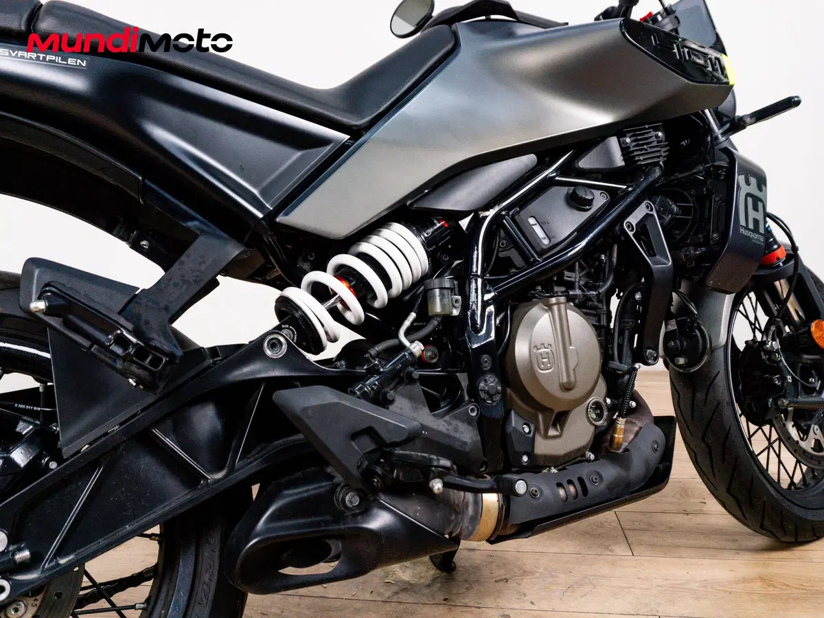 Husqvarna Svartpilen 401 (2024 - 26) (4)