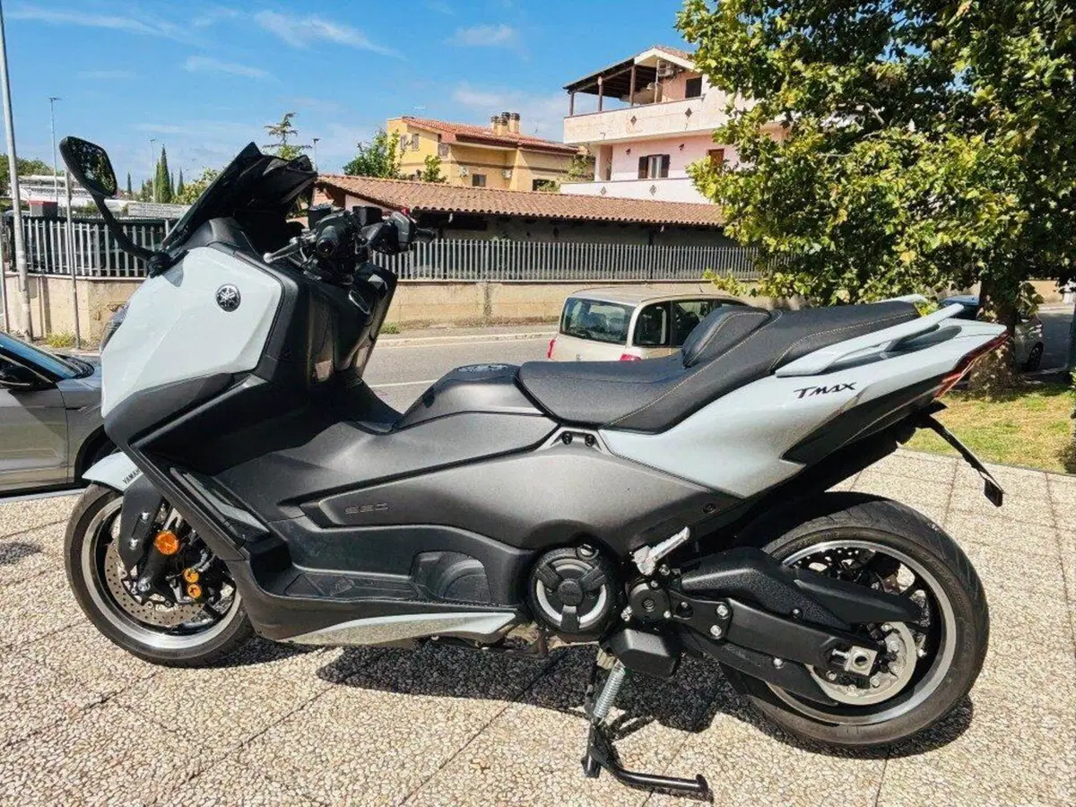Yamaha T-Max 560 Tech Max (2025 - 26)
