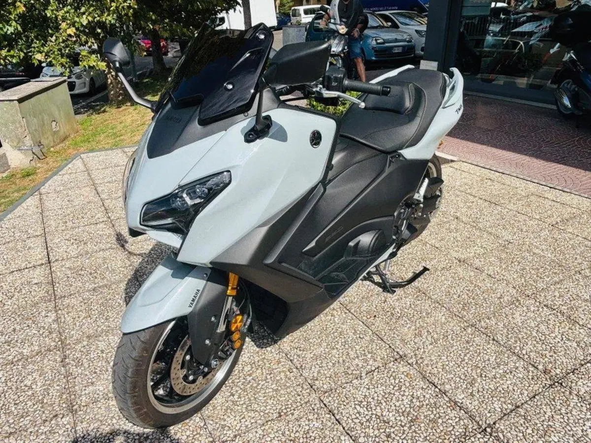 Yamaha T-Max 560 Tech Max (2025 - 26) (2)