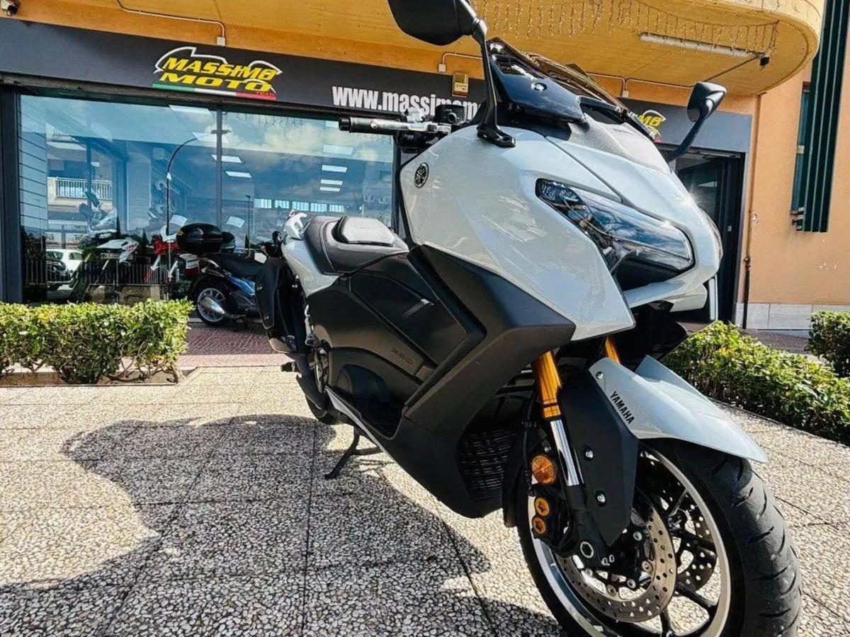 Yamaha T-Max 560 Tech Max (2025 - 26) (4)