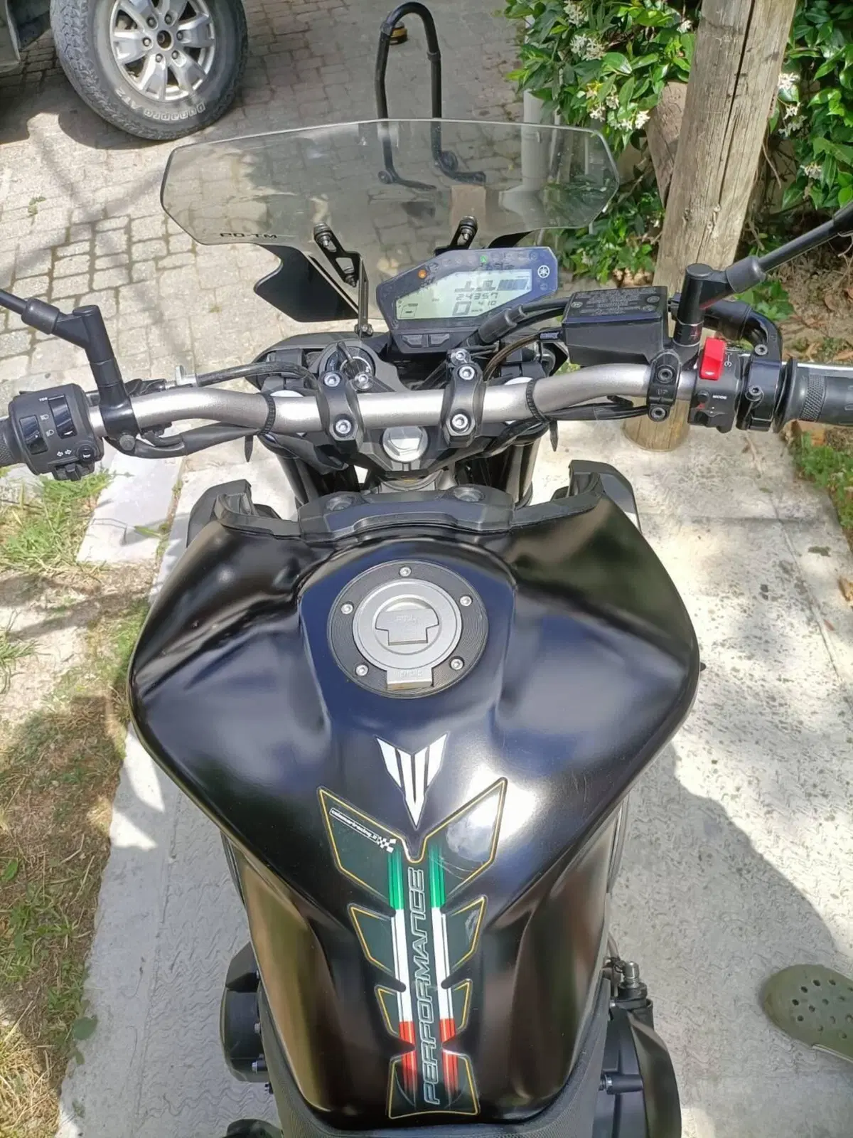 Yamaha MT-09 (2017 - 20) (2)
