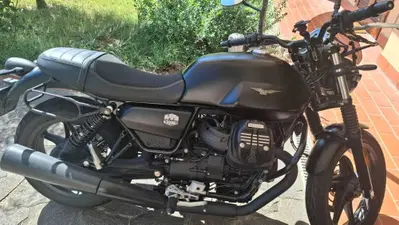 Moto Guzzi V7 Stone (2021 - 24) usata