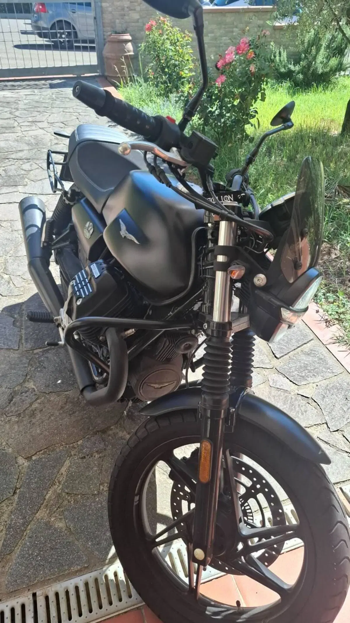 Moto Guzzi V7 Stone (2021 - 24) (3)