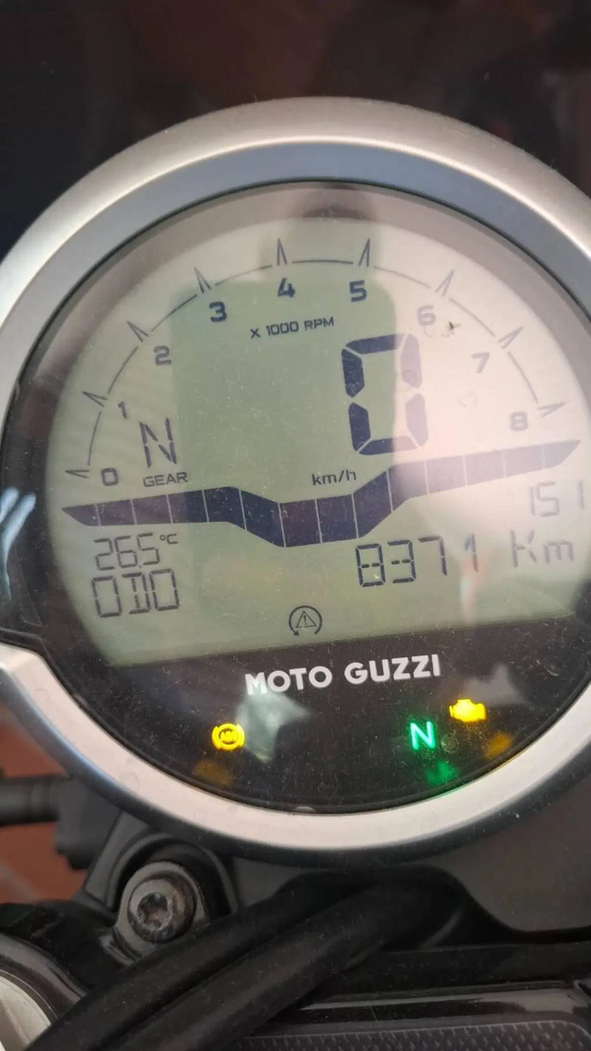 Moto Guzzi V7 Stone (2021 - 24) (4)