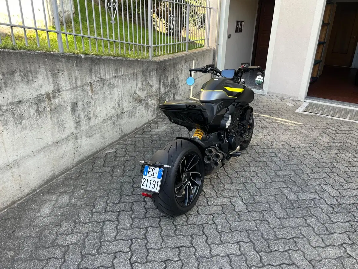 Ducati Diavel V4 (2023 - 26) (10)