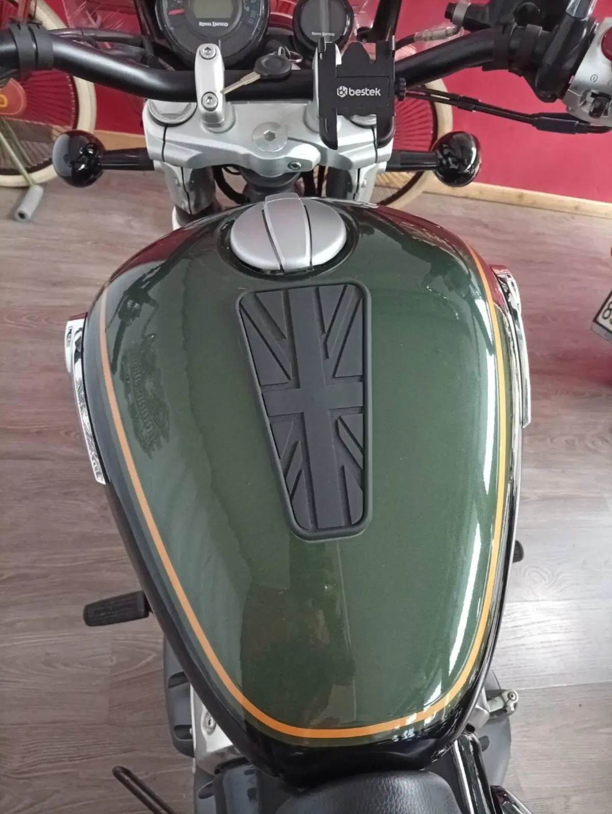 Royal Enfield Super Meteor 650 (2023 - 26) (6)