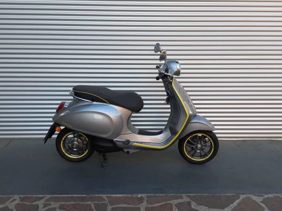 Vespa Vespa Elettrica 70 (2020 - 24) (2)