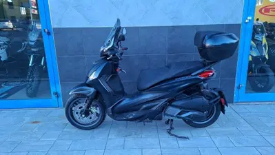 Piaggio Beverly 300 Hpe (2021) usata
