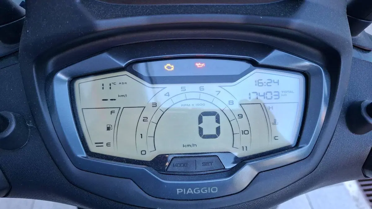 Piaggio Beverly 300 Hpe (2021) (6)
