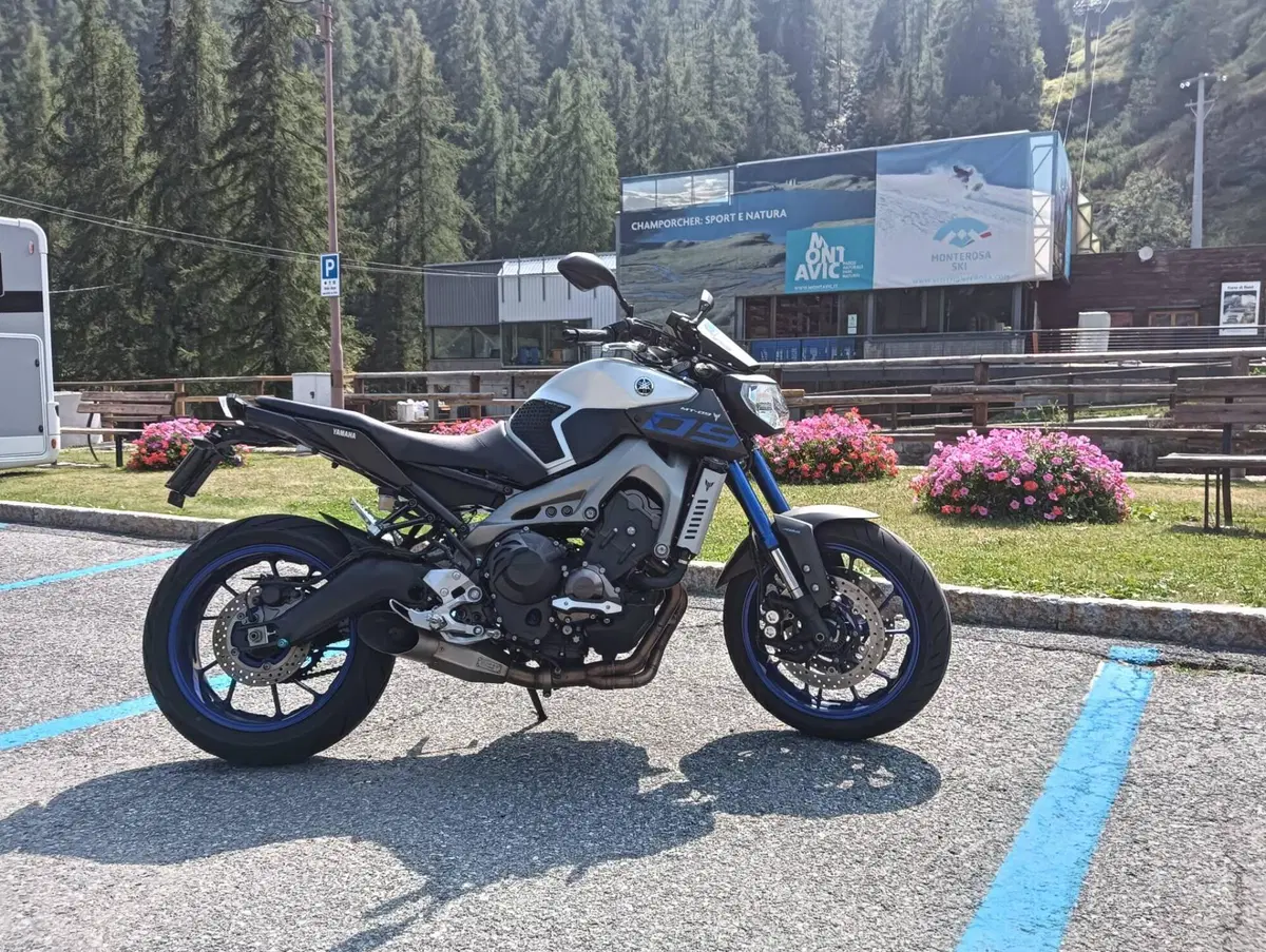 Yamaha MT-09 ABS (2016) (2)