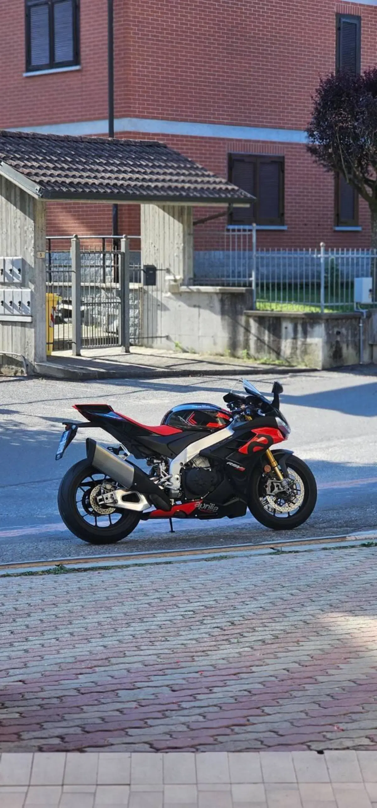 Aprilia RSV4 1100 Factory (2021 - 24)