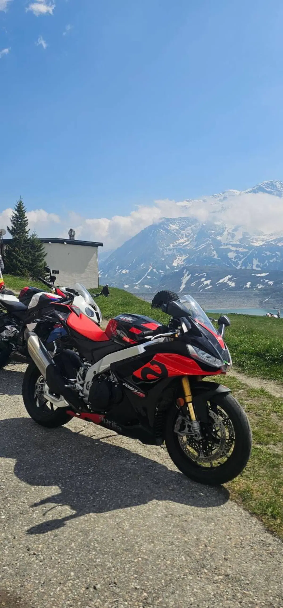Aprilia RSV4 1100 Factory (2021 - 24) (2)