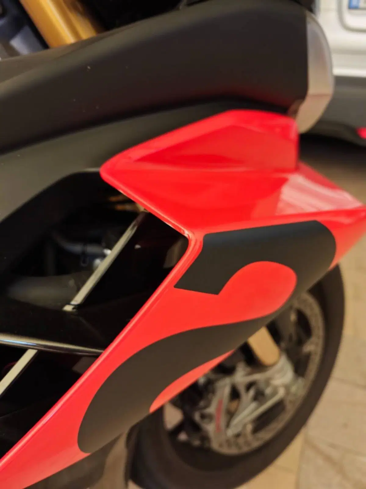 Aprilia RSV4 1100 Factory (2021 - 24) (3)
