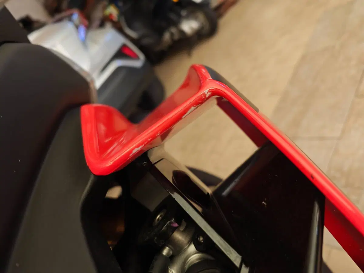 Aprilia RSV4 1100 Factory (2021 - 24) (4)