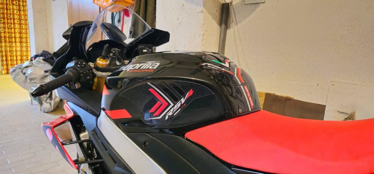 Aprilia RSV4 1100 Factory (2021 - 24) (6)