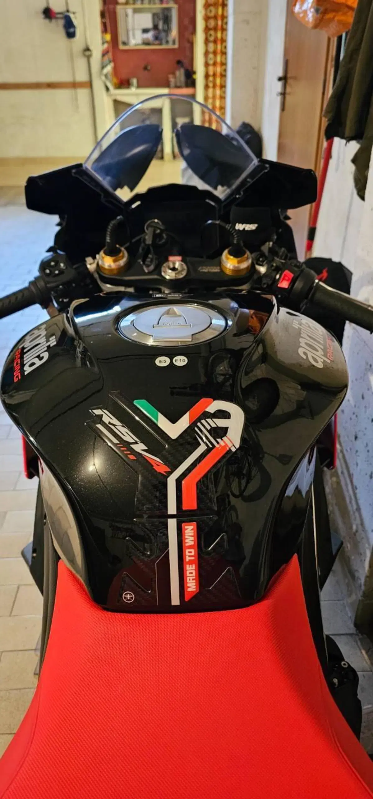 Aprilia RSV4 1100 Factory (2021 - 24) (7)