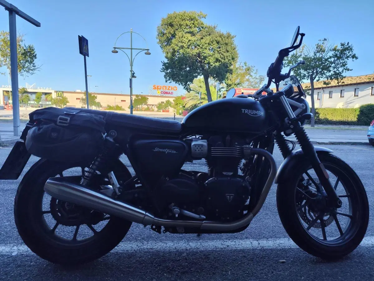 Triumph Street Twin 900 (2016) (2)