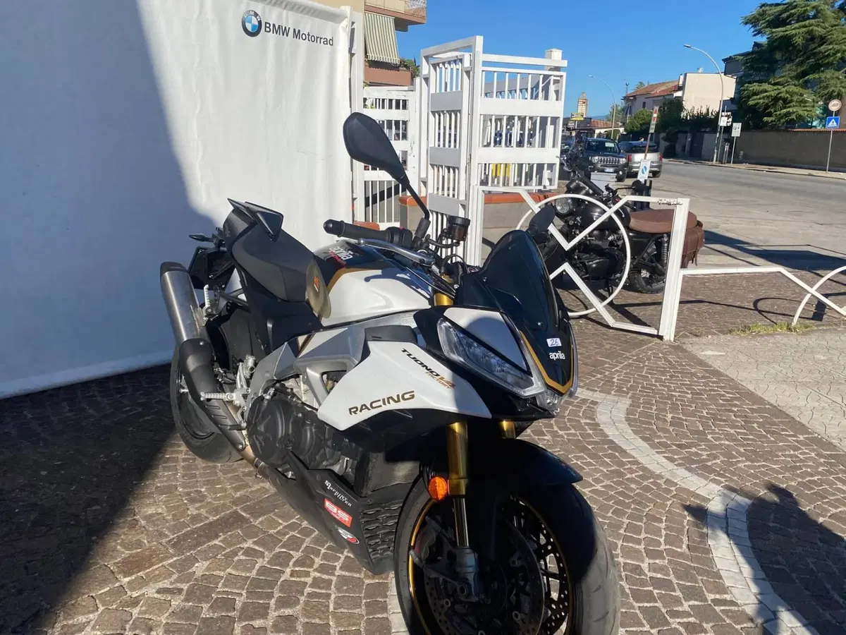 Aprilia Tuono V4 Factory (2021 - 24) (2)
