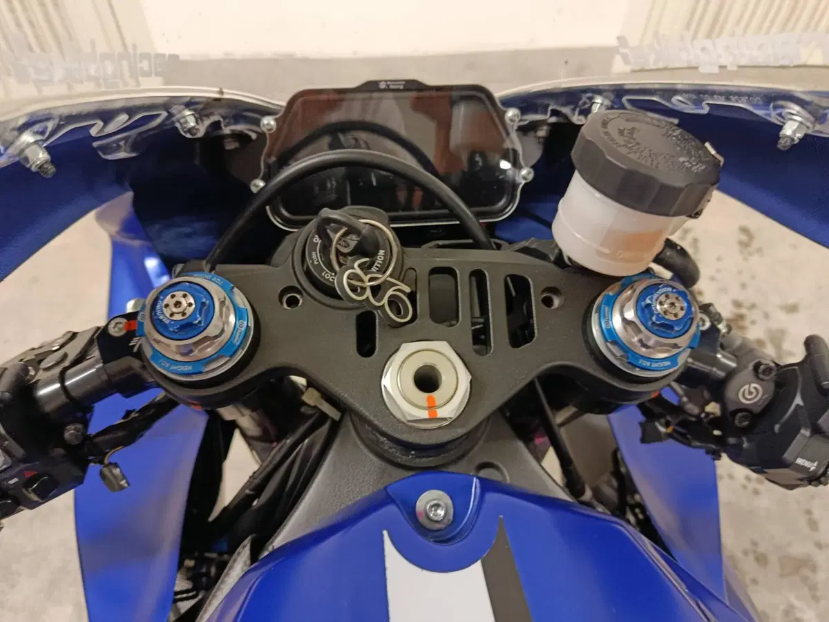 Yamaha YZF R1 (2020 - 25) (6)