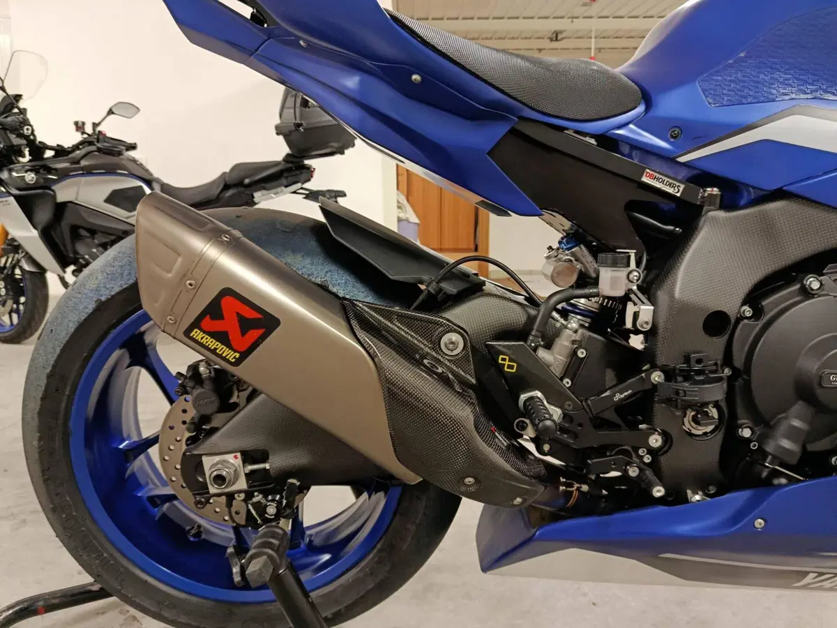 Yamaha YZF R1 (2020 - 25) (8)