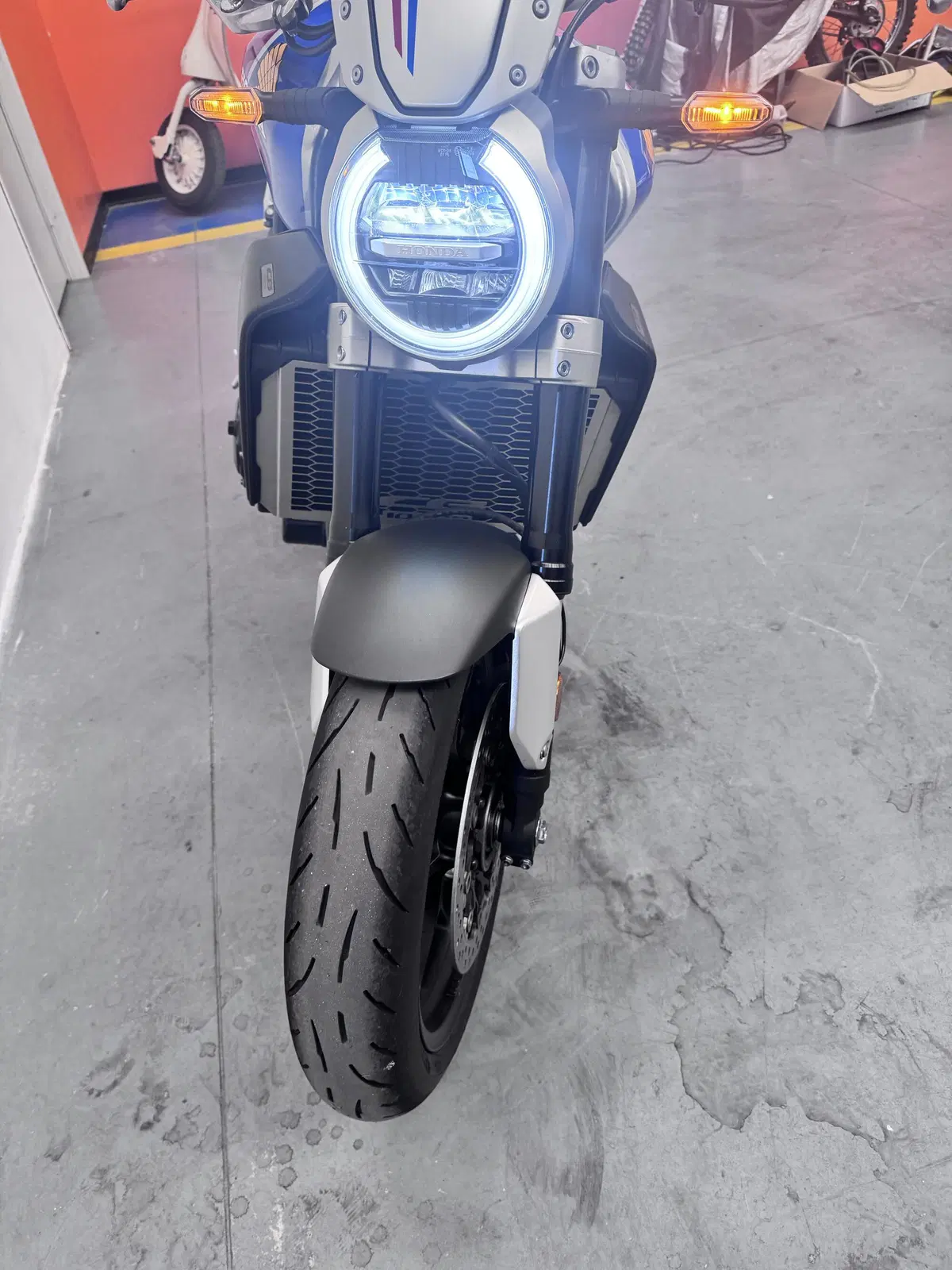 Honda CB 1000 R + Limited Edition (2019) (6)