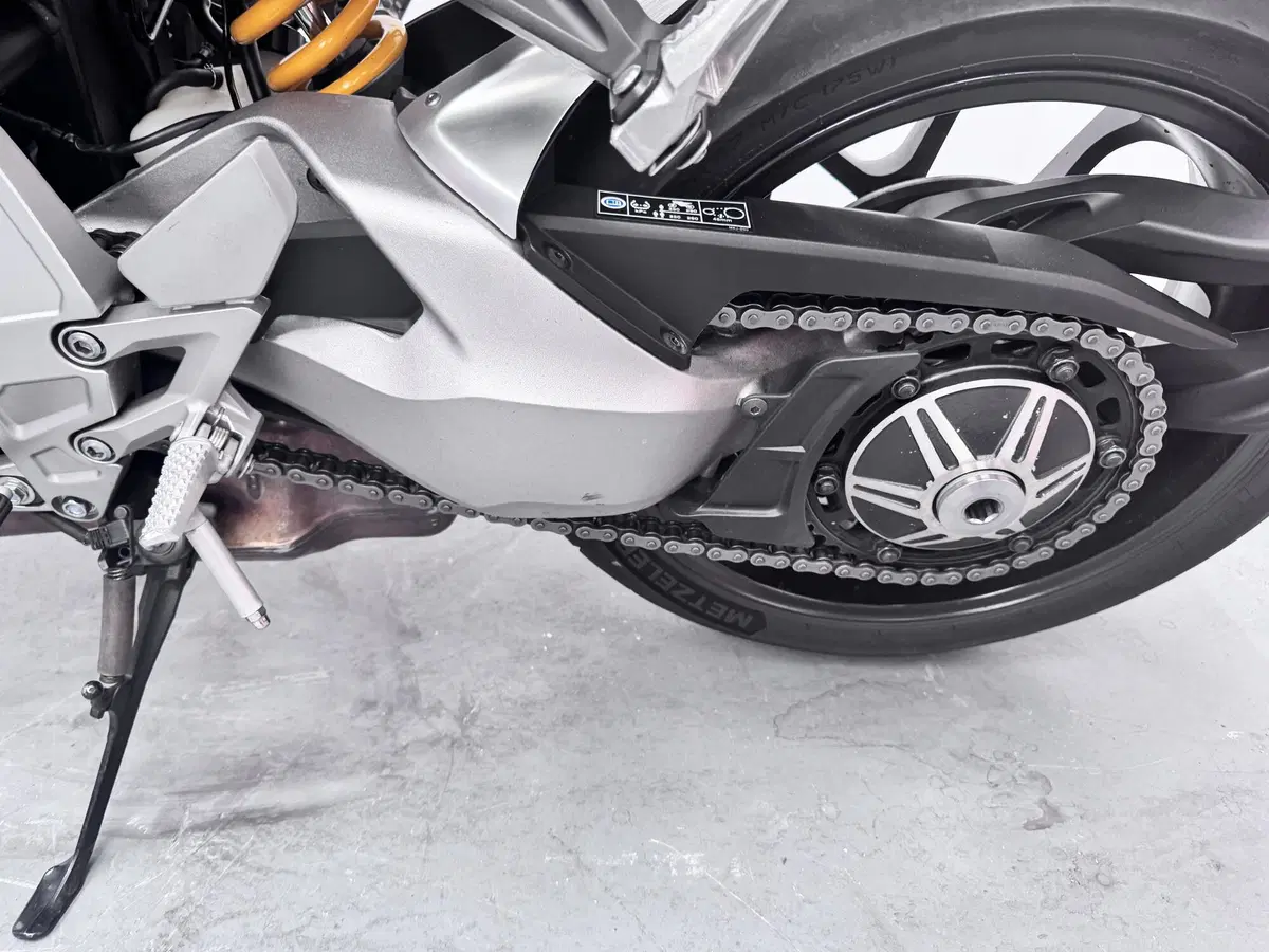 Honda CB 1000 R + Limited Edition (2019) (8)