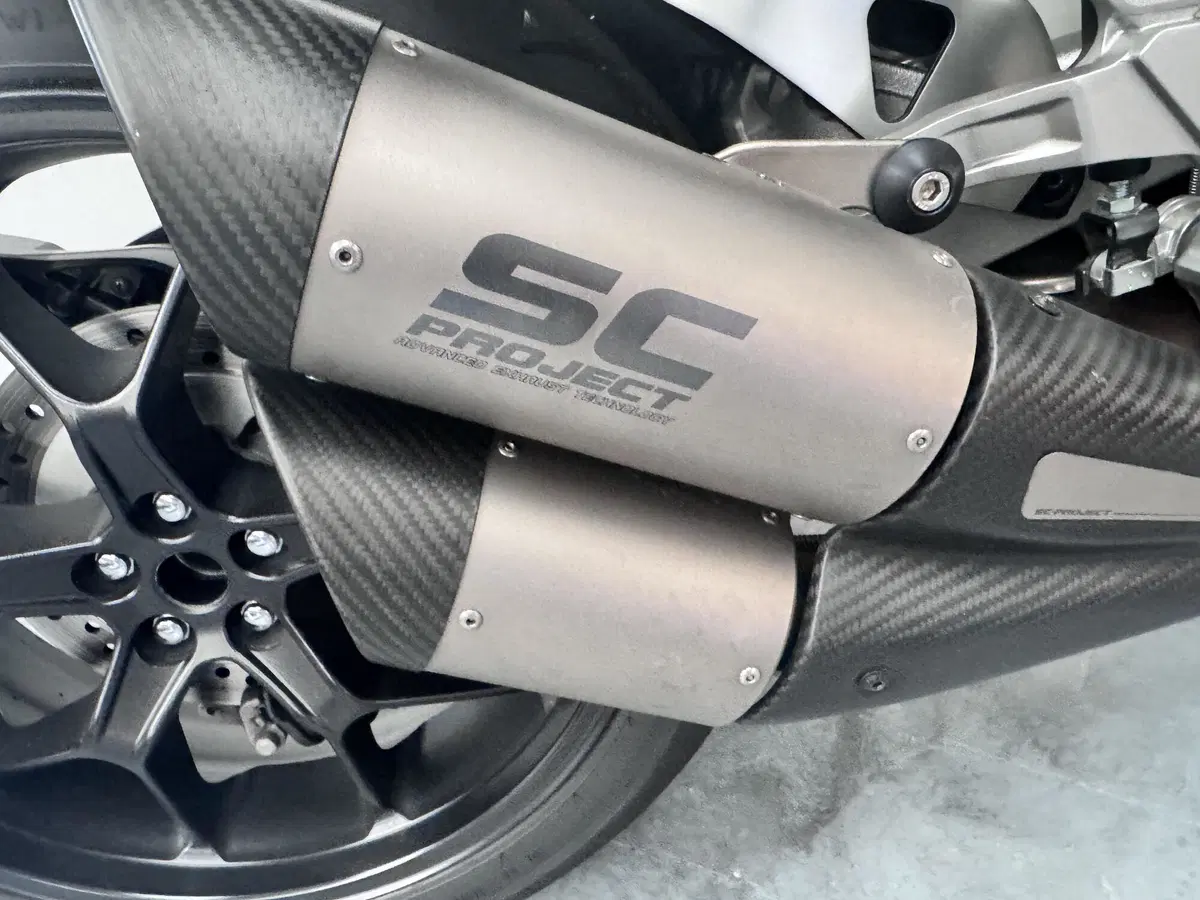 Honda CB 1000 R + Limited Edition (2019) (14)