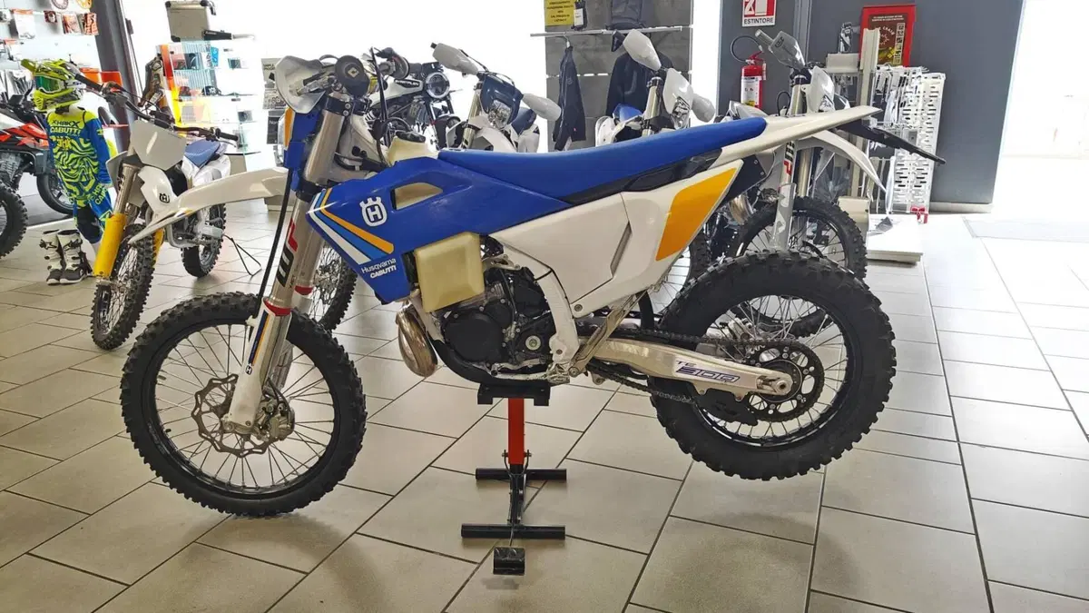 Husqvarna TE 300 Heritage (2025) (3)