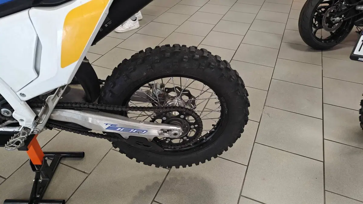 Husqvarna TE 300 Heritage (2025) (5)
