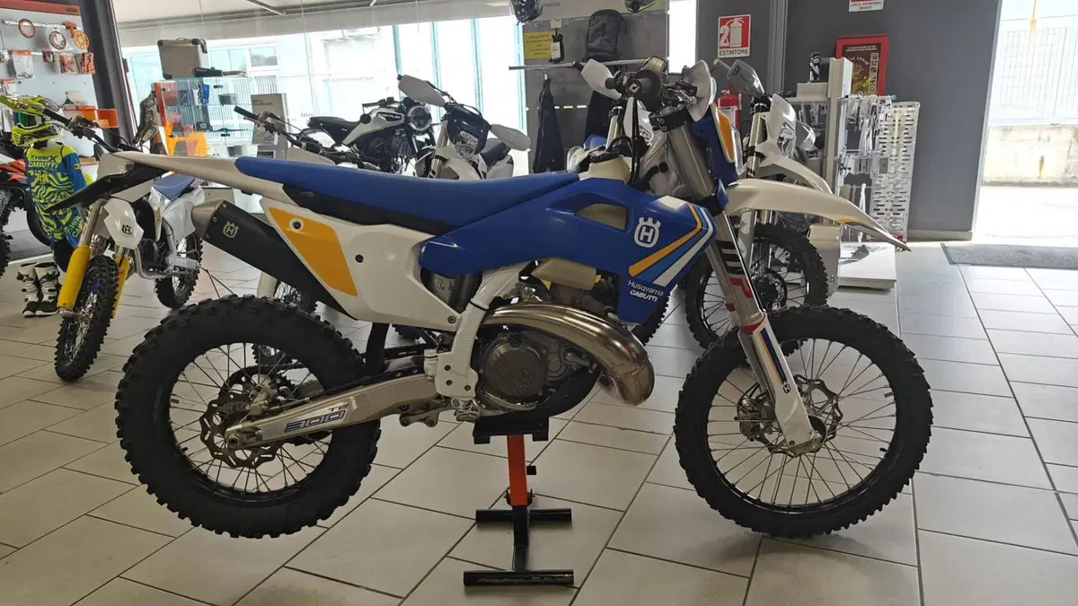 Husqvarna TE 300 Heritage (2025) (2)
