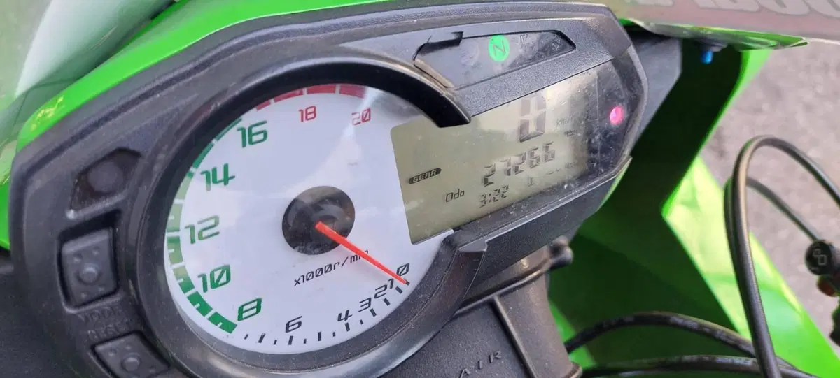Kawasaki Ninja 600 ZX-6R (2009 - 16) (6)