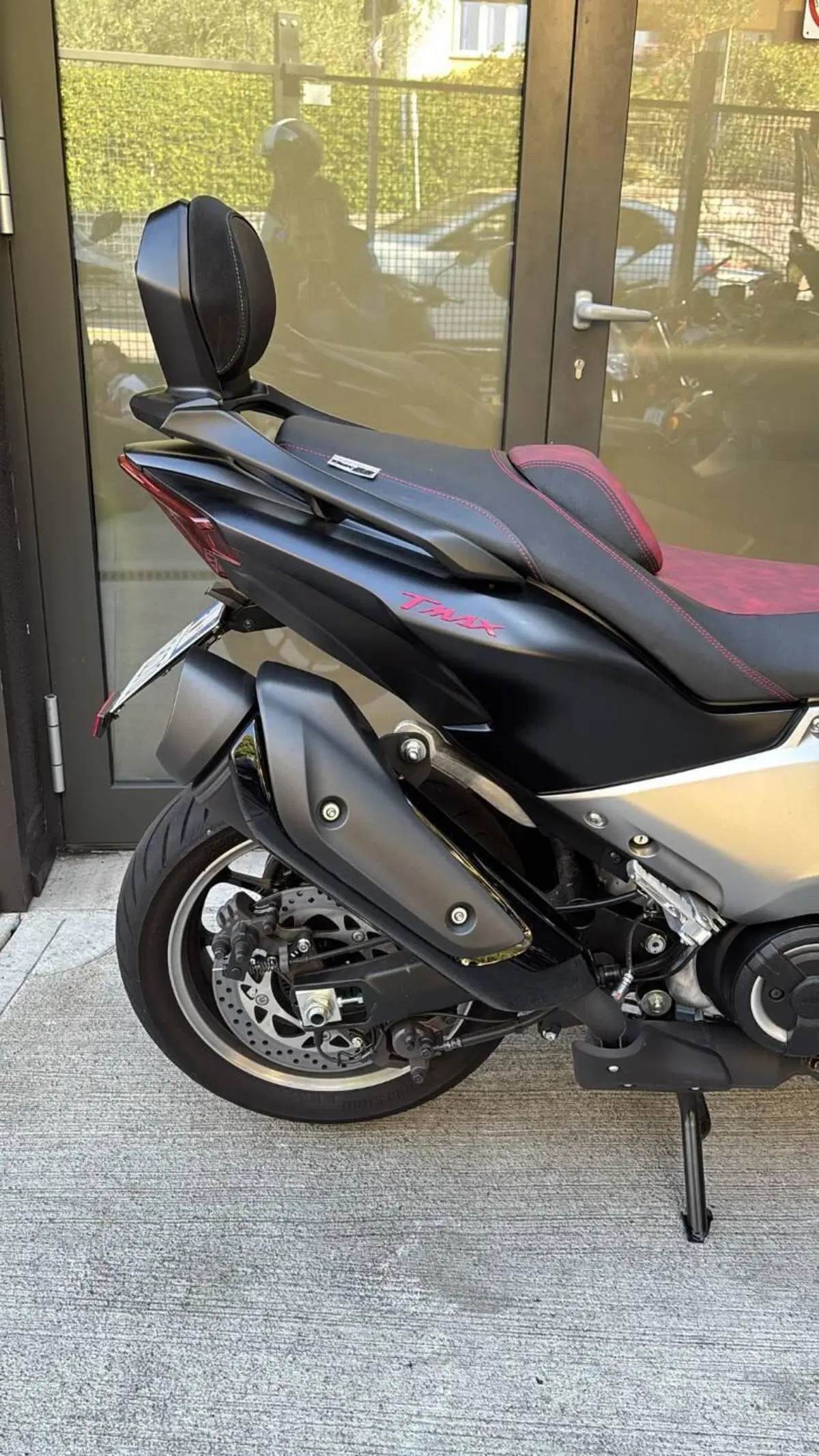 Yamaha T-Max 560 25th Anniversary (2026) (2)