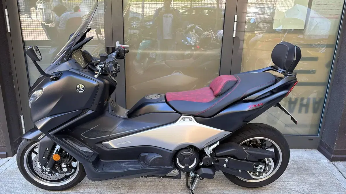 Yamaha T-Max 560 25th Anniversary (2026) (8)