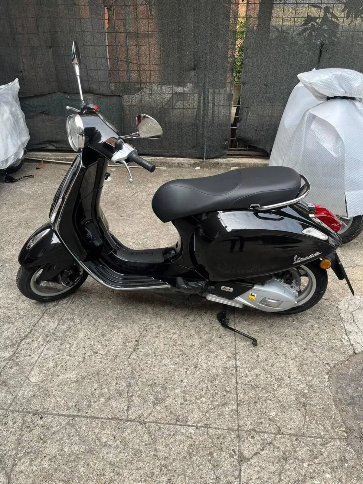 Vespa Primavera 125 3V i-get ABS (2017 - 18) (2)