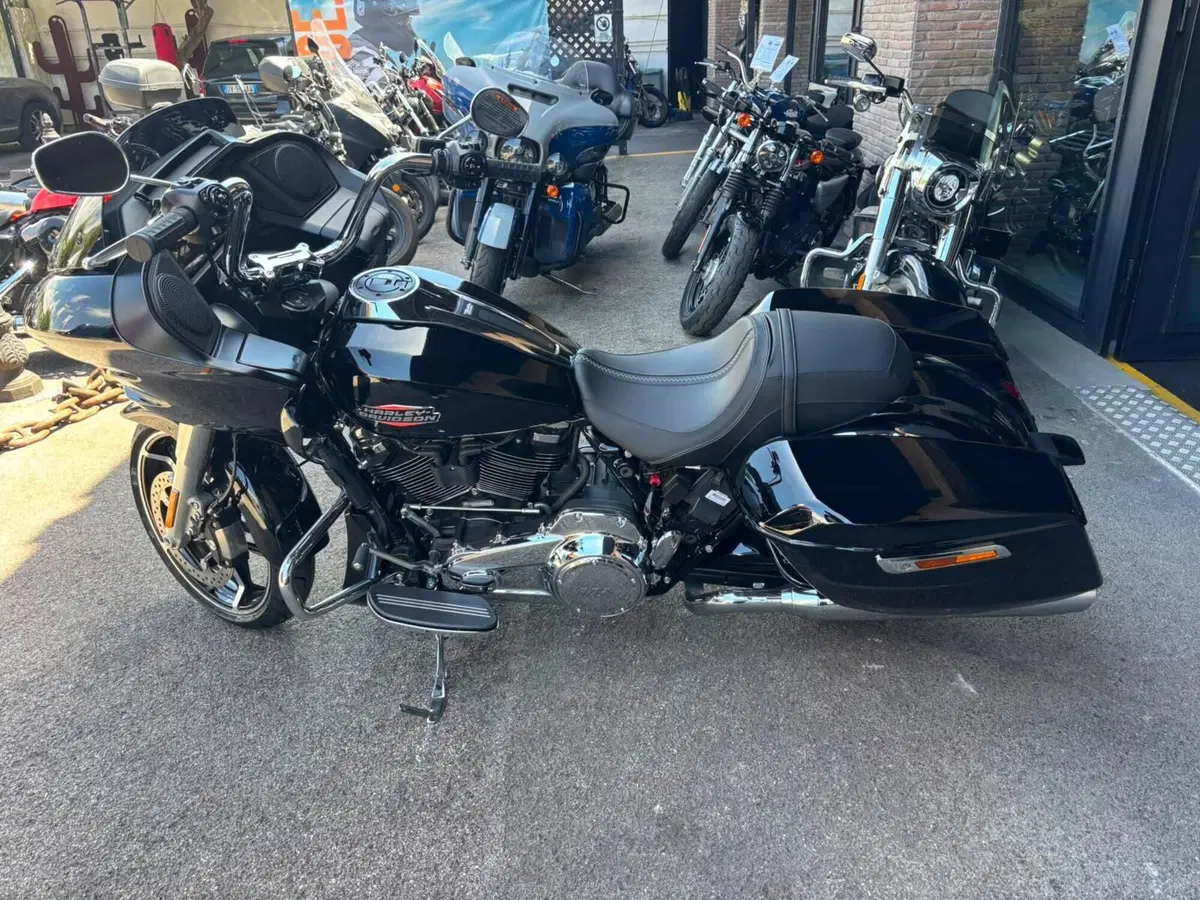 Harley-Davidson Road Glide (2024 - 26)