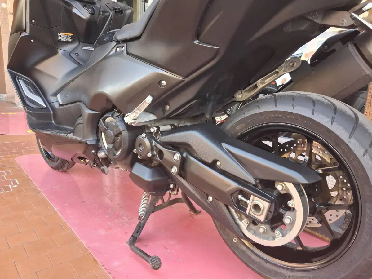 Yamaha T-Max 560 Tech Max (2025 - 26) (5)