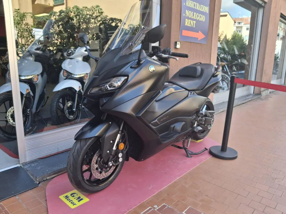 Yamaha T-Max 560 Tech Max (2025 - 26) (2)