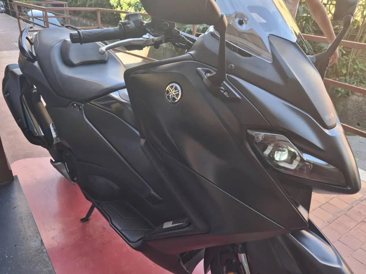 Yamaha T-Max 560 Tech Max (2025 - 26) (4)