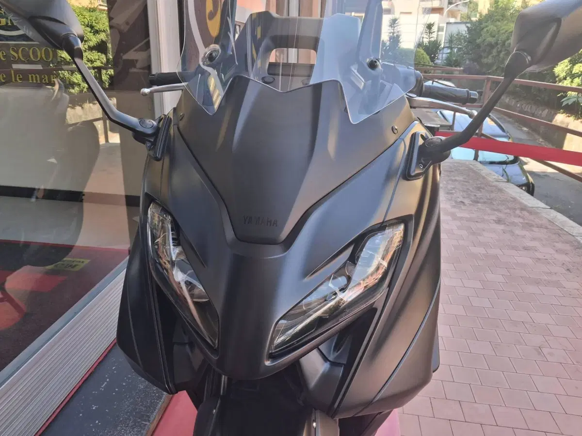 Yamaha T-Max 560 Tech Max (2025 - 26) (8)