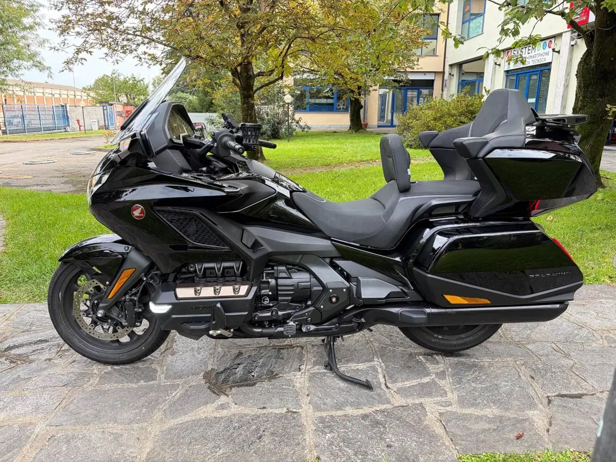 Honda GL 1800 Gold Wing Tour DCT & Airbag (2022 - 24)