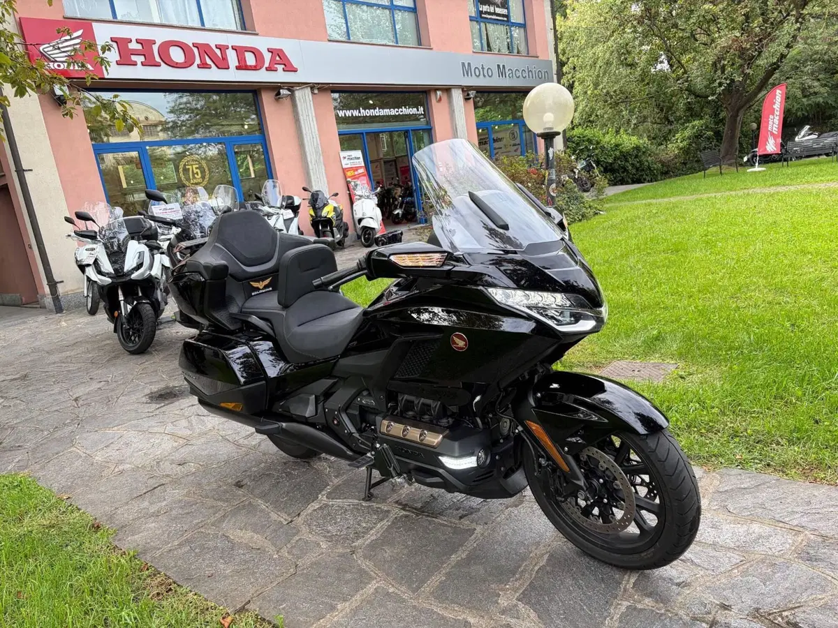 Honda GL 1800 Gold Wing Tour DCT & Airbag (2022 - 24) (4)