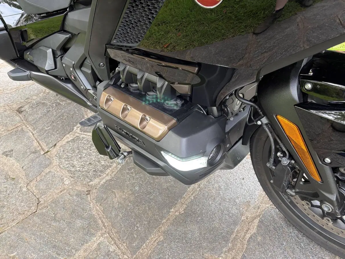 Honda GL 1800 Gold Wing Tour DCT & Airbag (2022 - 24) (7)